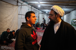 گزارش تصویری / هواداران تیم های فوتبال استقلال و پرسپولیس در محوطه بیرونی ورزشگاه آزادی